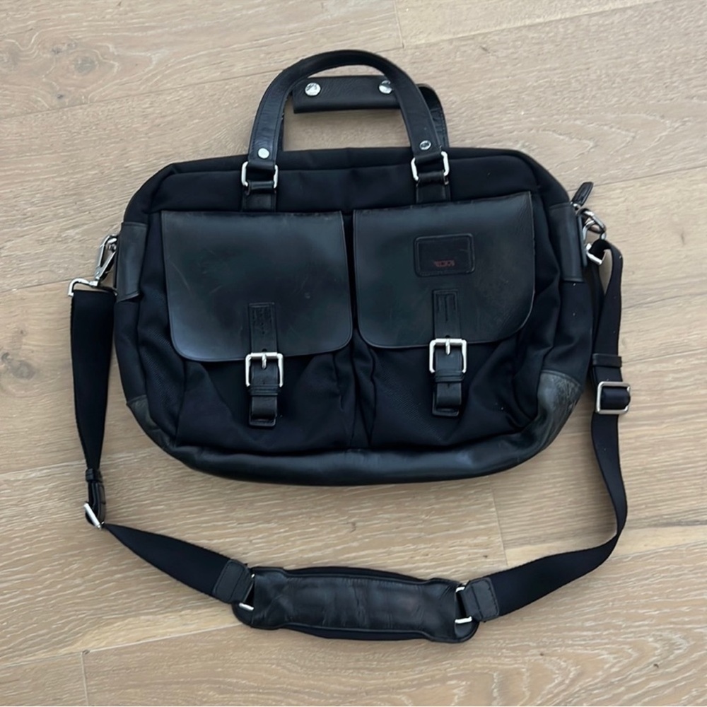 TUMI Townhouse Lonsdale Brief Case Black Men's
Shoulder Bag Leather Travel Bag